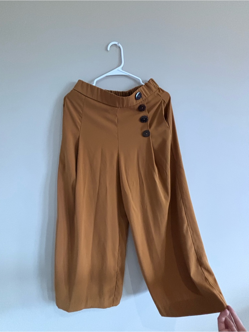 Zara Women’s Wide-Leg Button Detail Pants with buttons— Caramel